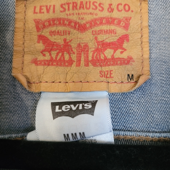 FINAL PRICE DROP **Levi's Jean Jacket Medium - Picture 6 of 7